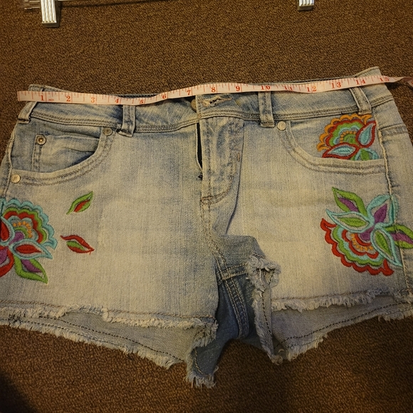 Denim Short - Flower Print - Picture 2 of 5